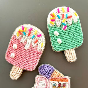 Pendentif Unisexe Vintage Minimaliste en Forme d'Hexagone avec Strass en Cristal, Perles d'Imitation et Opale Éthiopienne Dorée à Taille Brillante - Product Image 1