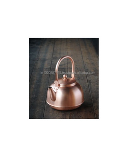 Bouilloire rustique en cuivre poli avec forme classique et poignée fonctionnelle idéale pour les collectionneurs et les amateurs de cuisine - Product Image 2