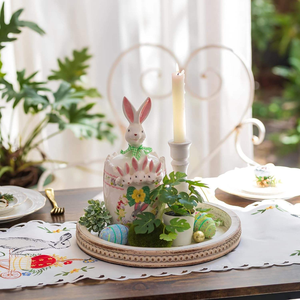 Décoration d'intérieur style ferme : Plateau de service rond en bois rustique blanc délavé avec perles, idéal comme centre de table - Product Image 4