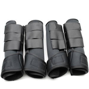 Vendas de Nylon Negras para Patas de Caballo con Correas para Patas Delanteras y Traseras, Protección Ecuestre, Tamaño 50x20x40cm - Product Image 4
