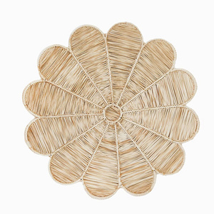 Assiettes de présentation en rotin à prix de gros, sets de table bohèmes en forme de coquillage, sets de table faits à la main OEM, assiettes de présentation en osier du Vietnam - Product Image 2