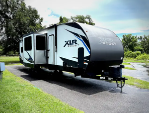 Camping-car de luxe d'occasion 2023 2023 2021 Forest River XLR Boost 29QBSCamper RVS Motorhomes Travel Trailer - Product Image 1