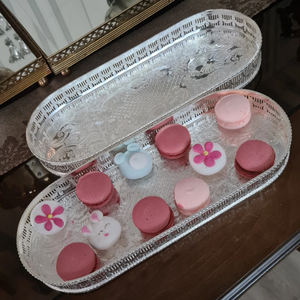 Plateau de service décoratif en acier, forme ovale, finition argentée, créatif et unique, pour servir des aliments et des collations à la maison et dans les hôtels - Product Image 1