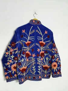 Veste en velours bleu royal brodée à la main, style vintage Suzani, vêtement d'extérieur bohème chic, blazer brodé à la main avec des motifs floraux - Product Image 2