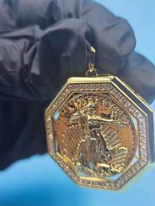 Colgante de Moneda Lady Liberty, Amuleto Religioso, Colgante de Plata 925 Bañado en Oro, Colgante Circular de Moissanita VVS Personalizado Estilo Hip Hop - Product Image 6