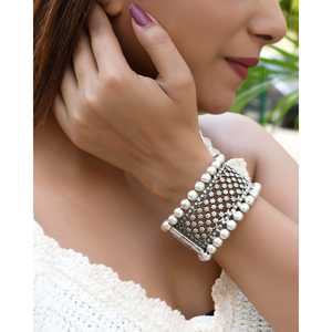 กำไลข้อมือสีเงินของชนเผ่า meera jaaria - Product Image 2