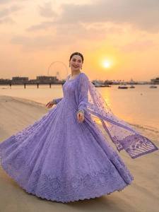 ชุดอานาร์กาลีลูกไม้สีม่วง ปักลายดอกไม้ ชุดอินเดีย-ปากีสถาน แขนยาว พร้อมผ้าคลุมไหล่ สำหรับงานปาร์ตี้และงานแต่งงาน - Product Image 3