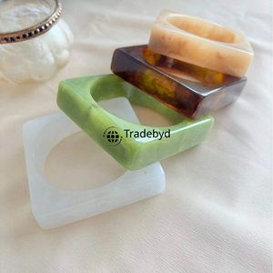 Anneau de serviette en résine fait main de luxe, style de table haut de gamme par Tradebyd - Product Image 1