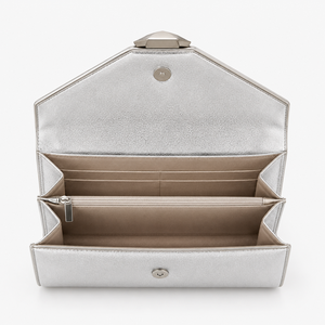Pochette élégante avec une silhouette raffinée, fermeture sécurisée et design facile à transporter pour les mariages, les célébrations et les événements spéciaux - Product Image 3