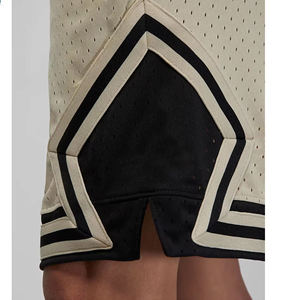 Shorts Bermuda pour Hommes en Maille Respirante avec Poches, Taille Élastique, Couleur Unie, en Polyester Tricoté, Shorts de Sport Décontractés - Product Image 4