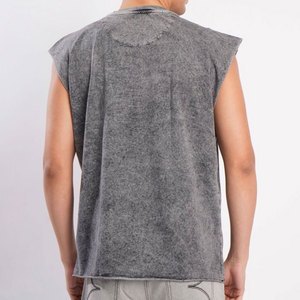 Camiseta de algodón sin mangas con cuello redondo para hombre, talla grande, color gris sólido, ajuste casual, largo regular. - Product Image 3