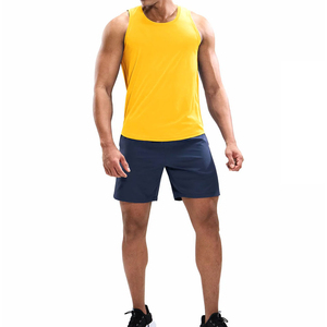Débardeur de fitness jaune pour homme avec logo personnalisé, idéal pour la musculation, l'entraînement et le style streetwear décontracté - Product Image 2