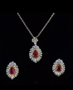 Collier pendentif fleur en moissanite très demandé pour femme, bijou de luxe étincelant pour anniversaire, Saint-Valentin, mariage - Product Image 4