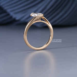 แหวนมอสซาไนต์ทรงลูกแพร์ทองคำขาว 14K สำหรับผู้หญิง หรูหรา น้ำหนักรวม 1.05 กะรัต น้ำหนัก 2.28 กรัม ของขวัญเครื่องประดับชั้นดีสำหรับงานแต่งงานและงานหมั้น - Product Image 4