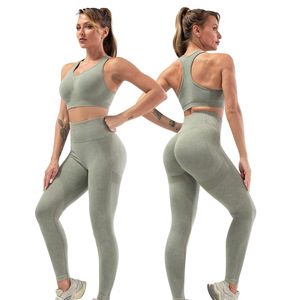 Ensemble de yoga et de sport réversible et durable au design professionnel, soutien-gorge de sport haute performance inclus - Product Image 1