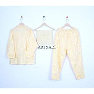 Conjunto de pijama para mujer a la moda con estampado floral, top de manga larga y pantalones largos, suave y transpirable para dormir. - Product Image 4