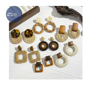 BEST SELLER Glory Boucles d'oreilles légères en rotin – Boucles d'oreilles pendantes en paille naturelle écologiques pour femmes - Product Image 1