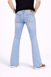 Jeans de Mezclilla para Hombre, Corte Recto, Color Azul Hielo, Cómodos y Relajados – Un prenda esencial fresca para el día a día, hecha con tela premium rica en algodón - Product Image 3