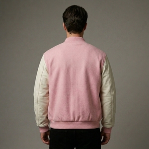 Chaqueta de lana rosa para hombre con mangas color crema, cuello y puños de punto acanalado, cremallera frontal completa, ropa de calle casual premium, prenda exterior personalizada de dos tonos. - Product Image 2