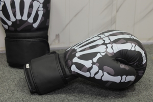 ถุงมือชกมวยไทย HMS 14oz 16oz แบบขายส่ง ปรับแต่งได้ ปิดด้วยแถบตีนตุ๊กแก น้ำหนักเบา หนังแท้ สำหรับทุกเพศ - Product Image 4