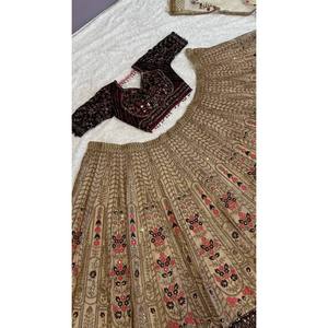 Lehenga choli ออกแบบสำหรับผู้หญิงที่มีลำดับและด้ายทำงานชุดที่สวยงาม - Product Image 5