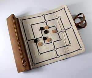 Carpeta de presentación de papel Skaard con bolsillo con cremallera para dados y fichas - Product Image 4