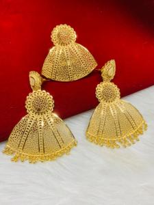 Modernos Pendientes Étnicos Dorados con Borlas, Perlas de Imitación y Microincrustaciones para Mujer, Joyería de Boda, Latón Chapado en Oro de 24K - Product Image 2