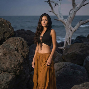 Haut court à capuche sans manches style nomade, léger, en rayonne noire, pour la plage - Product Image 1