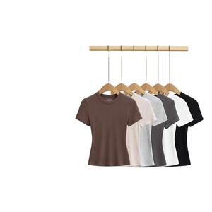 Camiseta de yoga para mujer, de manga corta, cuello redondo, corte ajustado, de secado rápido, con logotipo bordado personalizado, precio de fábrica de Bangladesh y China. - Product Image 1