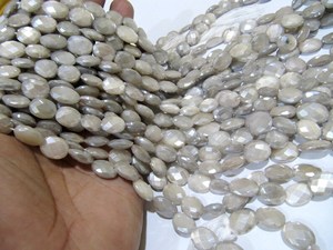 Cuentas facetadas de piedra lunar gris natural, forma briolette, 7x10 a 8x12 mm, hebra de 10 pulgadas de largo, forma ovalada con revestimiento místico plateado AB - Product Image 3