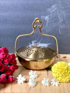 Nuevos conos de incienso con aroma a lavanda y soporte de incienso de metal dorado para una aromaterapia relajante en venta. - Product Image 4