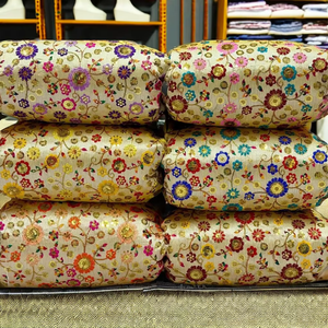 Tela Premium Fendy Georgette de Punto por Urdimbre de Poliéster/Nylon/Metalizado con Cuentas Florales para Prendas de Boda para Niños y Niñas, Peso Medio - Product Image 1