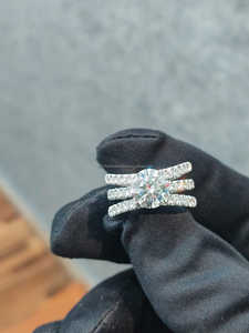 Anillo de Diamantes de Corte Redondo de Lujo en Oro Blanco, Elegante Joya de Compromiso para Mujer, Diseño Personalizado Fino, Estilo de Alta Calidad Premium - Product Image 2