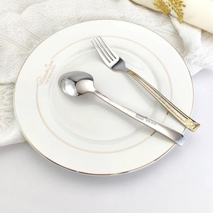 Juego de cubiertos metálicos superventas. Diseño de mango antideslizante que mejora el control durante el uso. Perfecto para ocasiones formales. - Product Image 5