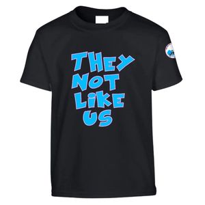 เสื้อยืดแขนสั้นลายกราฟิกสีดำสำหรับเด็ก ลายพิมพ์ตัวอักษร "They Not Like Us" สีน้ำเงิน คอกลม สไตล์ลำลอง แฟชั่นสำหรับเด็ก ใส่ได้ทุกวัน - Product Image 1