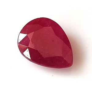 Pierre précieuse naturelle en rubis africain de 4,65 carats, taille poire, facettée, non montée - Product Image 1