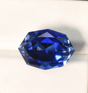 Saphir bleu royal de laboratoire, taille fantaisie hexagonale 18x13 mm, 18,80 carats, pierre précieuse non montée pour la création de bijoux - Product Image 1