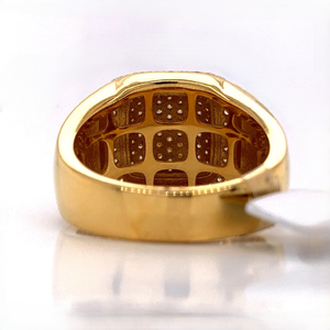 Anillo de cóctel para hombre en oro amarillo con diamante de talla brillante redonda y engaste pavé, estilo geométrico hip-hop - Product Image 2