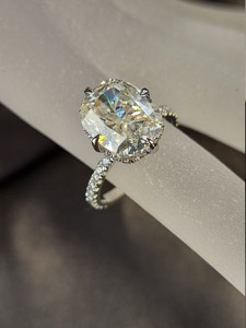 Bague de fiançailles en or blanc avec diamant ovale de 5 carats, style classique, pour femme, diamant naturel certifié GIA. - Product Image 3