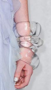 Bracelet élégant en acrylique Vantage, bracelet jonc en résine transparente pour femme, cadeau de fête, usage mariage, qualité supérieure, couleur personnalisable - Product Image 3