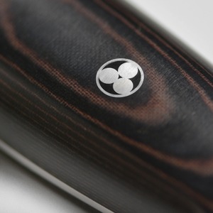 Cuchillo de Chef Artesanal Edge Master, Hoja de Acero de Damasco, Mango de Micarta, Funda de Cuero, Diseño Ambidiestro, Apto para Lavavajillas - Product Image 5