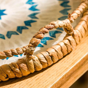 Plateau décoratif en jacinthe d'eau pour la décoration intérieure, avec incrustations de nacre, idéal pour la table basse ou la présentation de thé, fabriqué au Vietnam. - Product Image 4