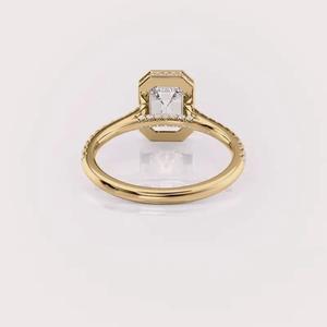 Anillo de Compromiso Personalizado con Diamante Cultivado en Laboratorio con Corte Esmeralda, Engaste de Bisel en Oro Blanco/Amarillo/Rosa de 14K con Banda Pavé - Product Image 3