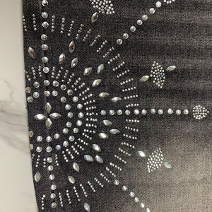 Shorts de mezclilla premium para mujer con diseño de cintura con presillas y pedrería, estilo streetwear de algodón lavado - Product Image 4