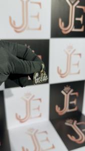 Pendentif personnalisé en argent sterling 925 plaqué moissanite, bijoux hip-hop au design unique 'Golda', pendentifs et breloques - Product Image 2