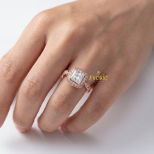 Anillo de Compromiso Vintage con Halo de Diamantes Corte Princesa en Oro de 18K, Joyería Fina con Milgrain, Elegante Regalo para Mujer - Product Image 5