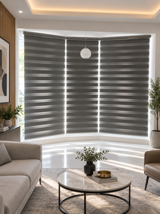 Stores horizontaux électriques modernes Zebra à larges lames en tissu occultant anti-UV pour fenêtre en oriel, installation au plafond, style minimaliste - Product Image 1