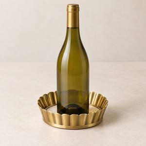 Socle à vin en laiton festonné, support de bouteille de vin en métal doré, collier de bouteille, décoration de table - Product Image 1