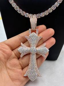 Colgante de Cruz con Incrustaciones de Diamantes, Cadena Chapada en Oro Rosa, Diamantes Redondos de Corte Brillante, Joyería Religiosa para Hombre - Product Image 1
