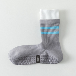 Chaussettes de yoga personnalisées pour femmes avec volants et logo, antidérapantes, pour la gym et le Pilates, avec logo personnalisé - Product Image 4